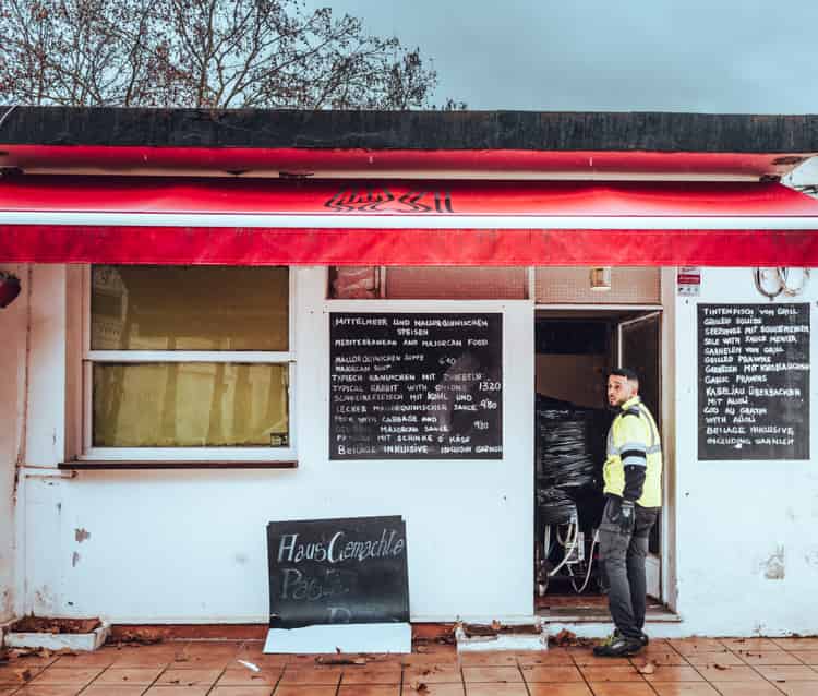 sony rx1r iii jackentaschen-kamera — spontaner street-moment palma