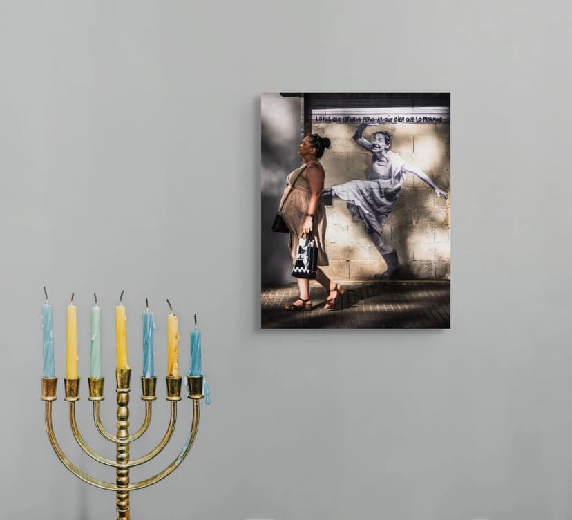 art's interruption - two figures before a painting in palma gallery