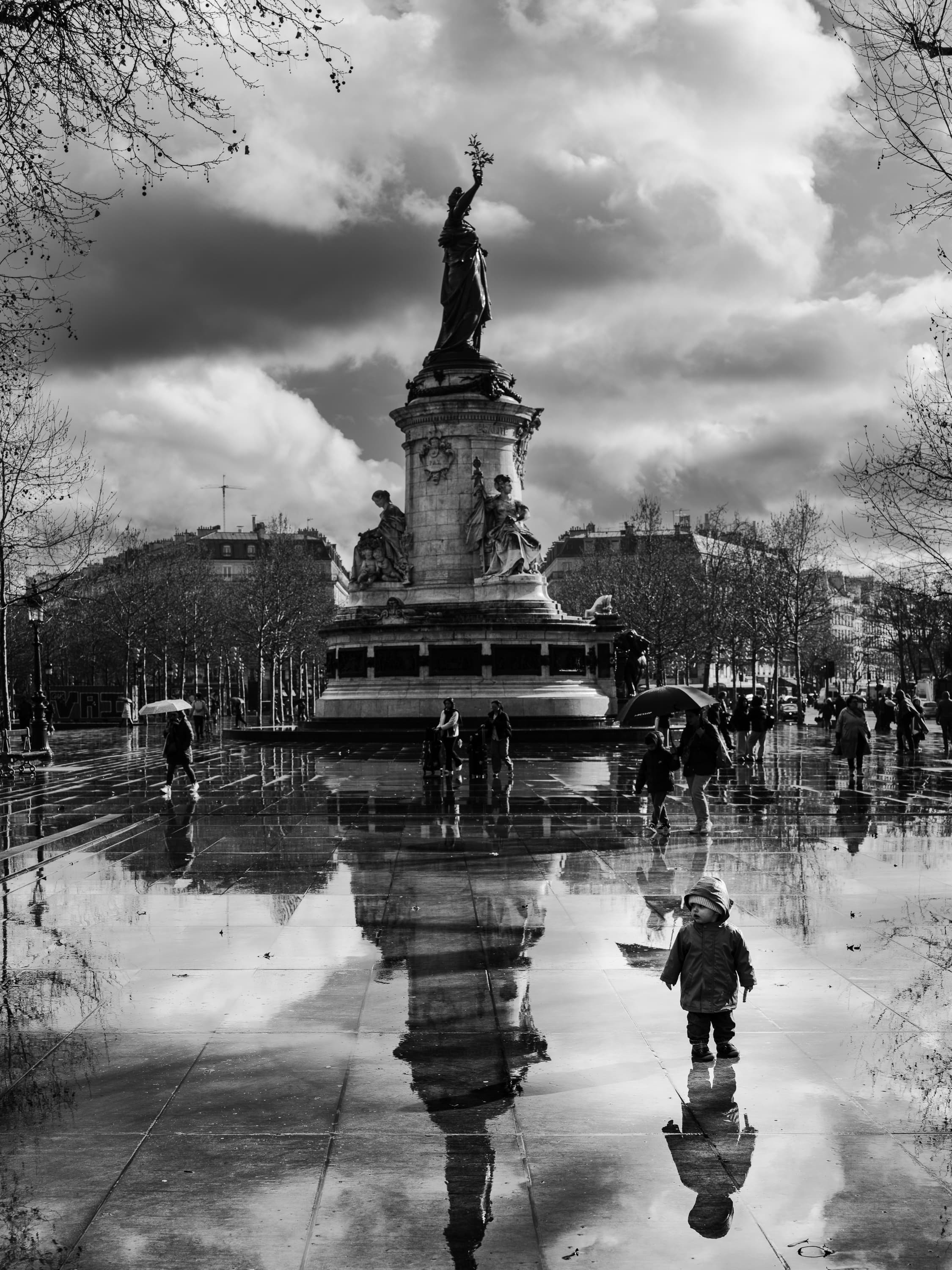 Place de la République — street life