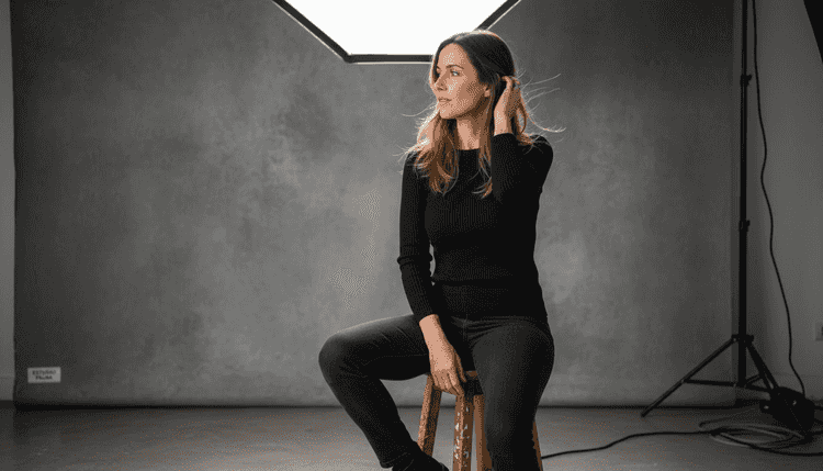 Fotoshooting einer Frau im Studio in Palma